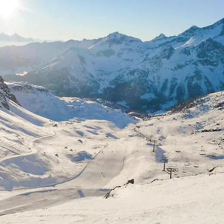 3 Bedroom Cozy In Dolonne