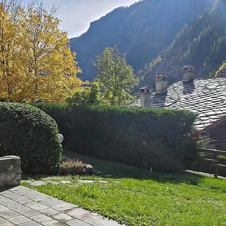 Holiday home 3 Bedroom Cozy In Dolonne